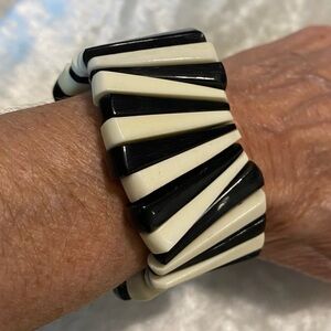 ☘️VTG Chunky Horn Bone Stretch Bracelet